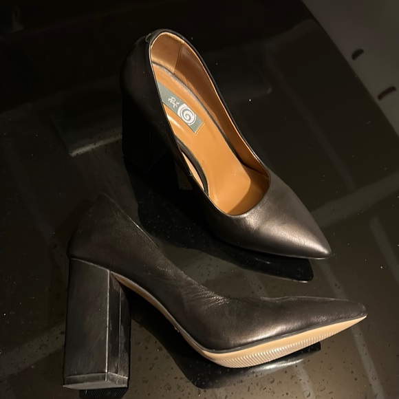 Heel - Picture 1 of 5